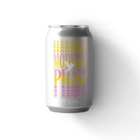 Lata de 350ml da Cerveja Modern Pils da Cervejaria Trilha, com rótulo minimalista em fundo branco.