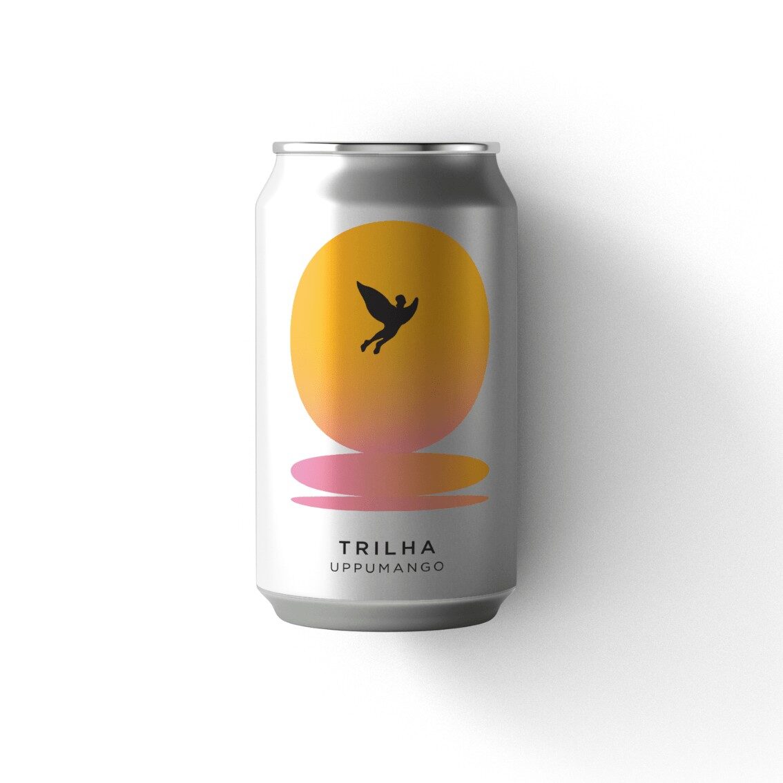 Lata de 350ml da cerveja artesanal Uppumango da Cervejaria Trilha, com rótulo minimalista branco e um sol degradê.
