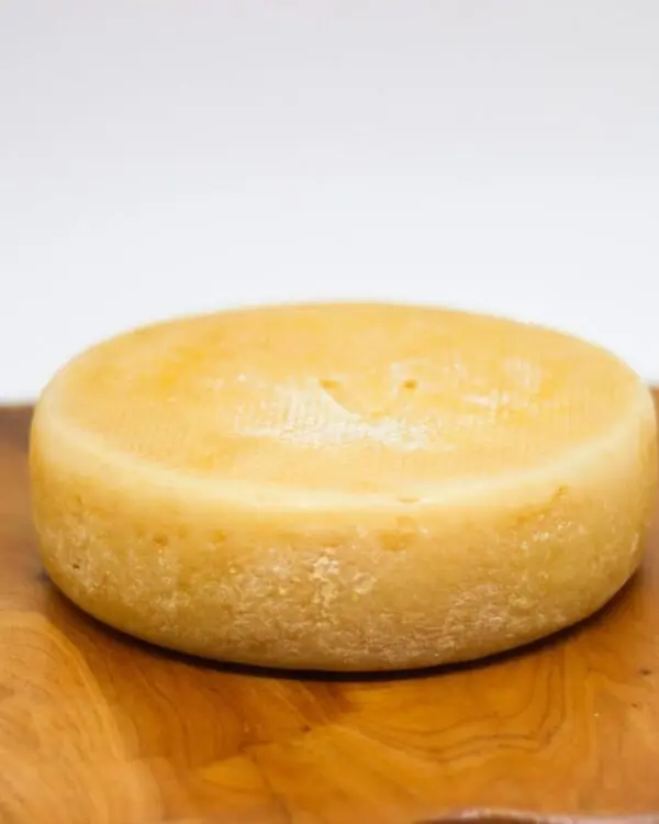 Queijo Da Canastra Tradicional - Fazenda Jacob - 350g Queijo Da Canastra Tradicional - Fazenda Jacob - 350g