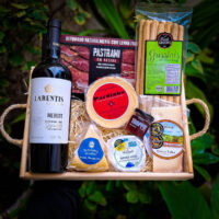Cesta Harmonização Queijos e Vinho (8 itens)