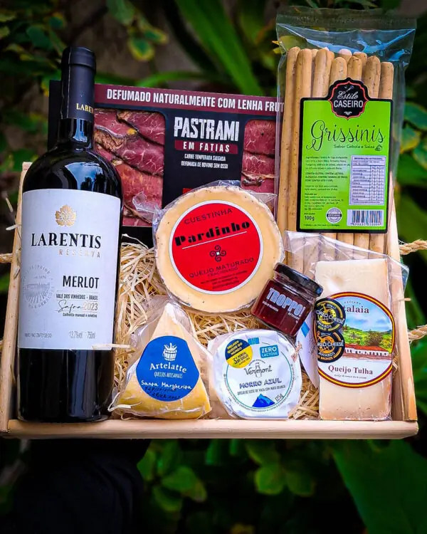 Cesta Harmonização Queijos e Vinho (8 itens) Cesta Harmonização Queijos e Vinho (8 itens)