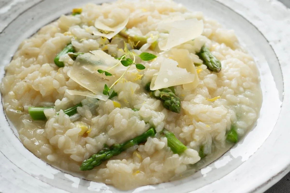 10 Receitas para Jantar Romântico caseiro simples para Dia dos Namorados - 7 Risoto de limão siciliano com lascas de parmesão