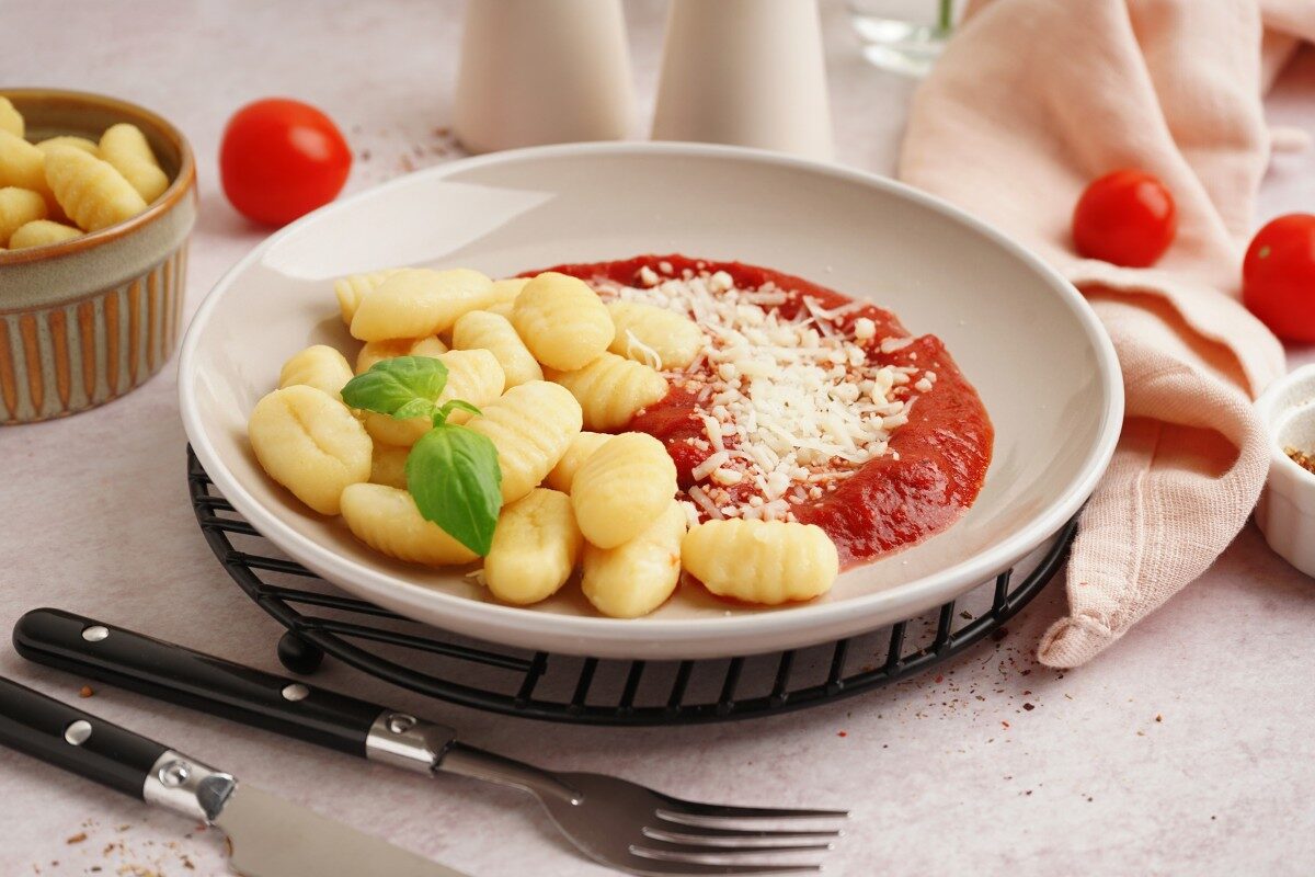10 Receitas para Jantar Romântico caseiro simples para Dia dos Namorados - 3 Nhoque de batata com molho de tomate rústico