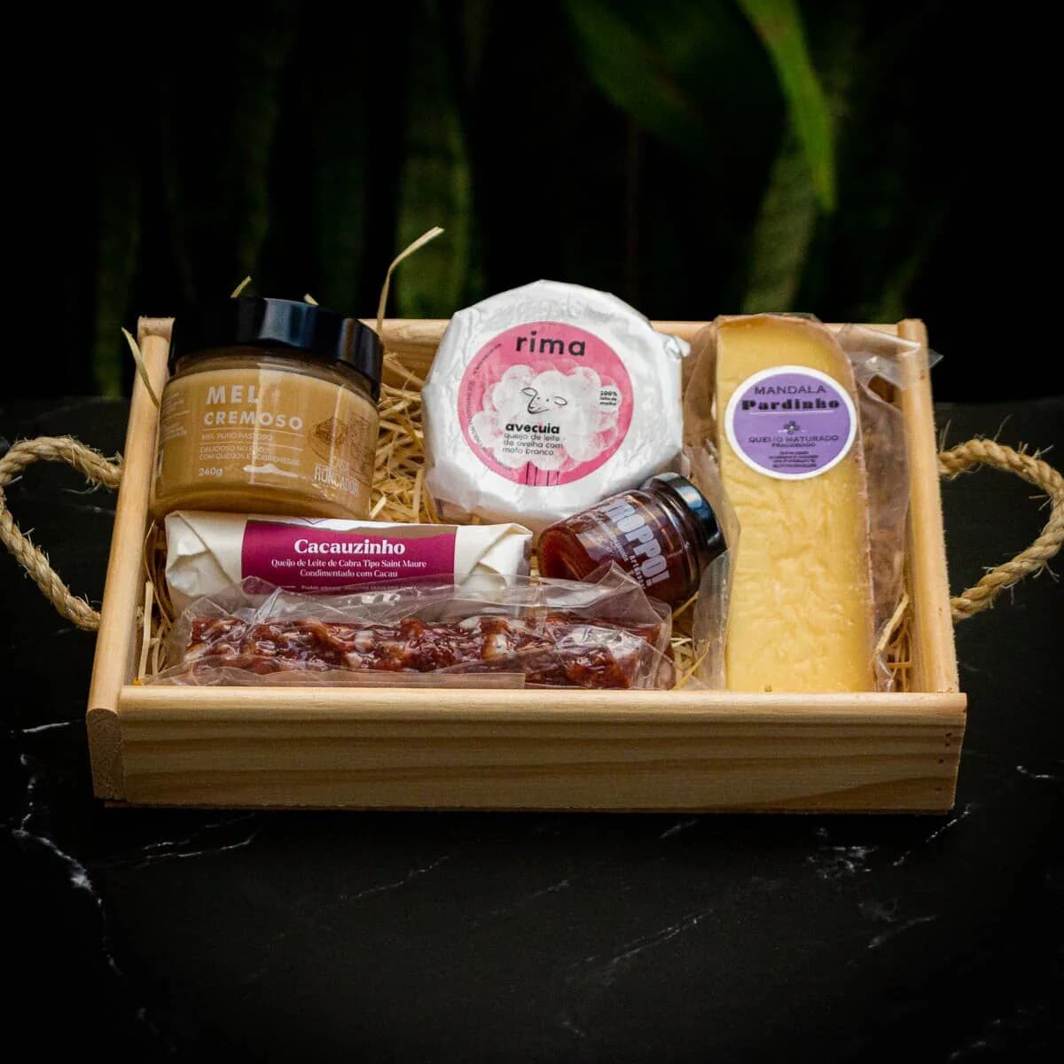 Ideias de Cesta de Presente para o Dia das Mães 2026 - 2 Seleção Chega de Flores com queijos artesanais como presente alternativo para o Dia das Mães