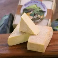 QUEIJO-PONT-L-EVEQUE-LEITE-DE-VACA-SERRA-DAS-ANTAS-01 Queijo Tipo Pont L’Évêque - Serra das antas - 330g (aprox.)