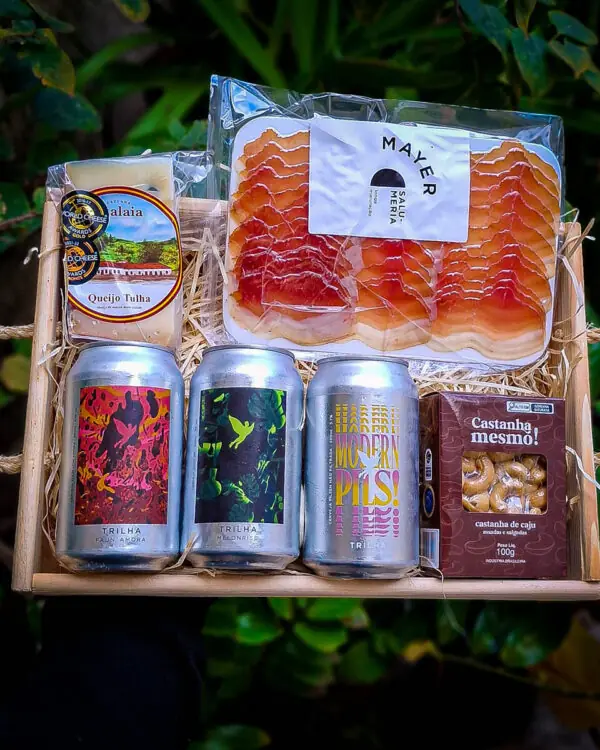 Cesta com Cervejas e Petiscos Artesanais (6 itens) -1 Cesta com Cervejas e Petiscos Artesanais (6 itens) -1