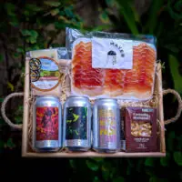 Cesta com Cervejas e Petiscos Artesanais (6 itens)