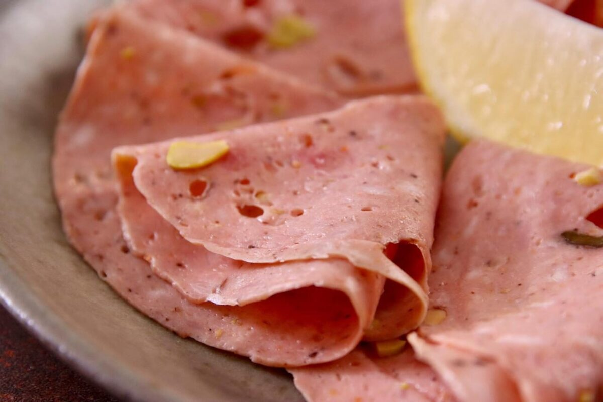 Mortadela com Pistache - De Paula Charcuterie - 100g -1