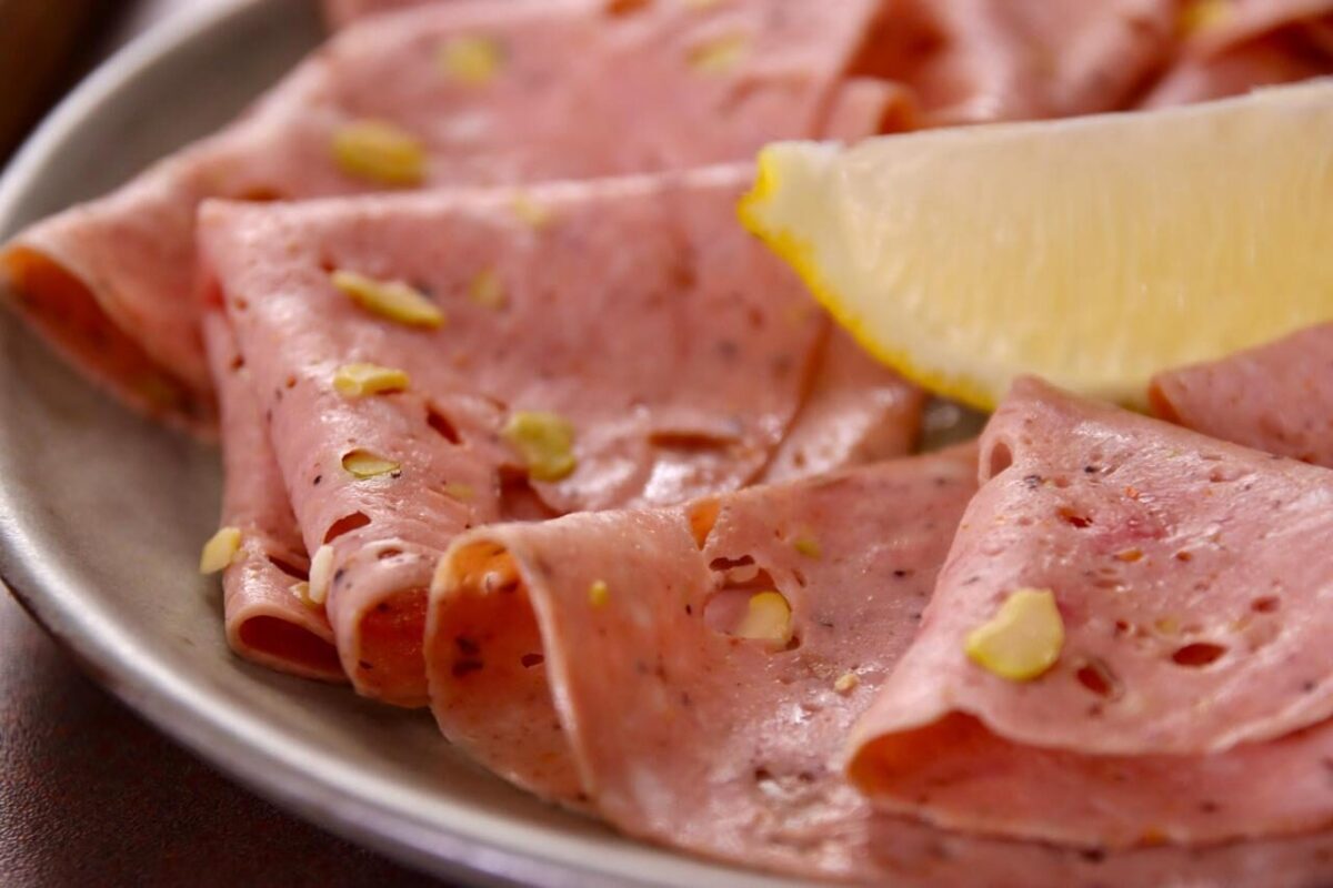 Mortadela com Pistache - De Paula Charcuterie - 100g -3