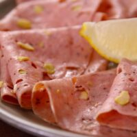 Mortadela com Pistache - De Paula Charcuterie - 100g -3