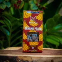 Drageado de Banana Passa com Chocolate 65% Drageado de Banana Passa com Chocolate 65%