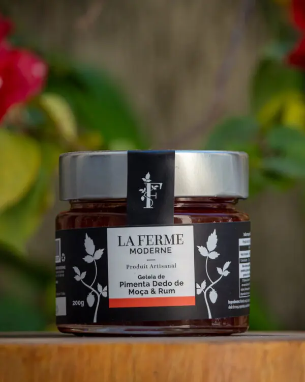 Geleia de Pimenta Dedo de Moça e Rum La Ferme Moderne 200g vidro rústico com cor vermelho vibrante