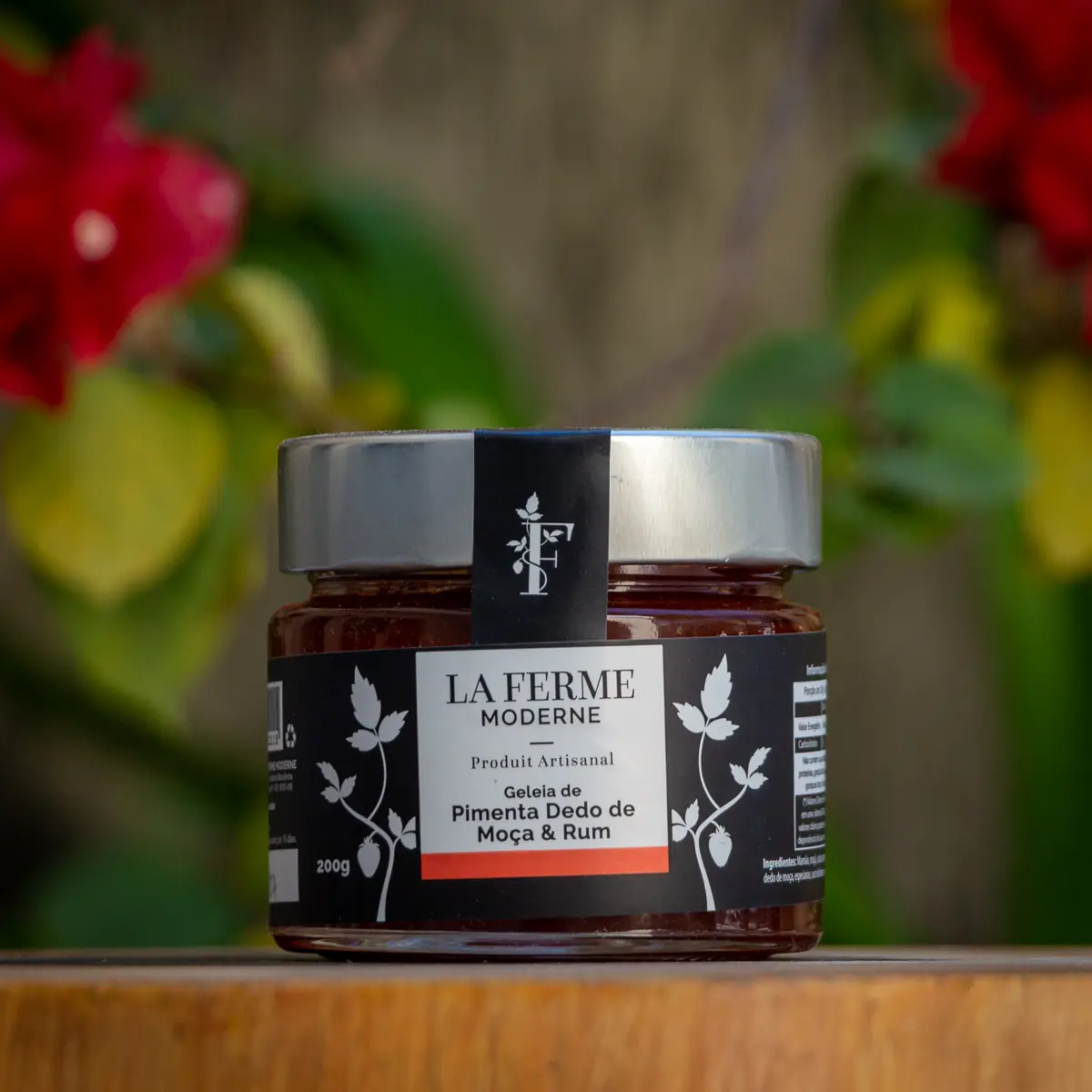 Geleia de Pimenta Dedo de Moça e Rum La Ferme Moderne 200g vidro rústico com cor vermelho vibrante