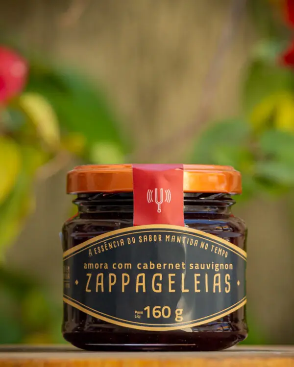Geleia de Amora com Cabernet Sauvignon Zappa Geleias pote de vidro 160g rótulo azul e dourado tampa laranja
