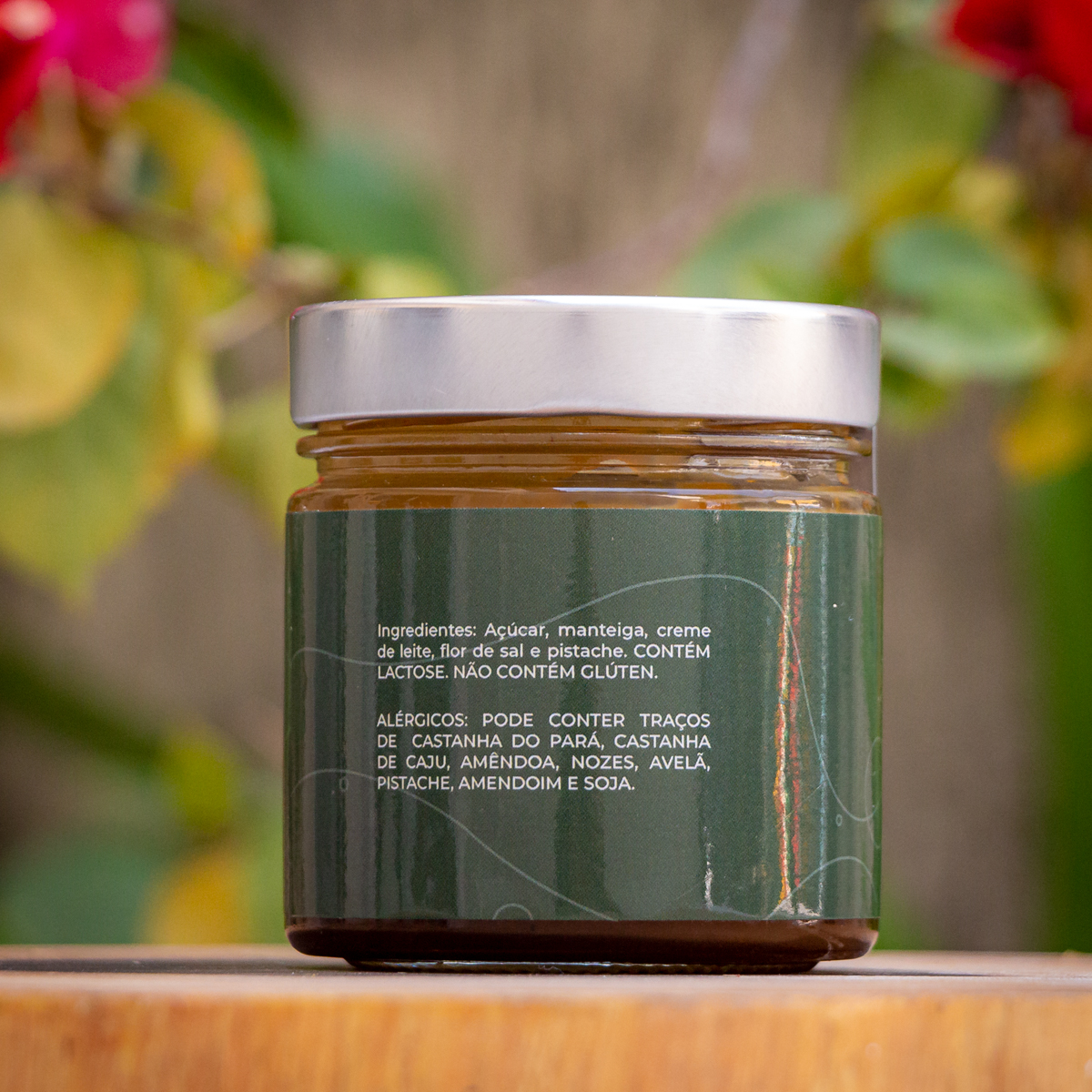Ingredientes do caramelo de pistache com flor de sal manteiga real e alerta de lactose