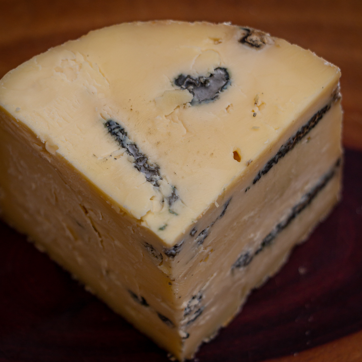 Cunha de Queijo Azul de Pardinho leite cru maturado 60 dias textura quebradiça