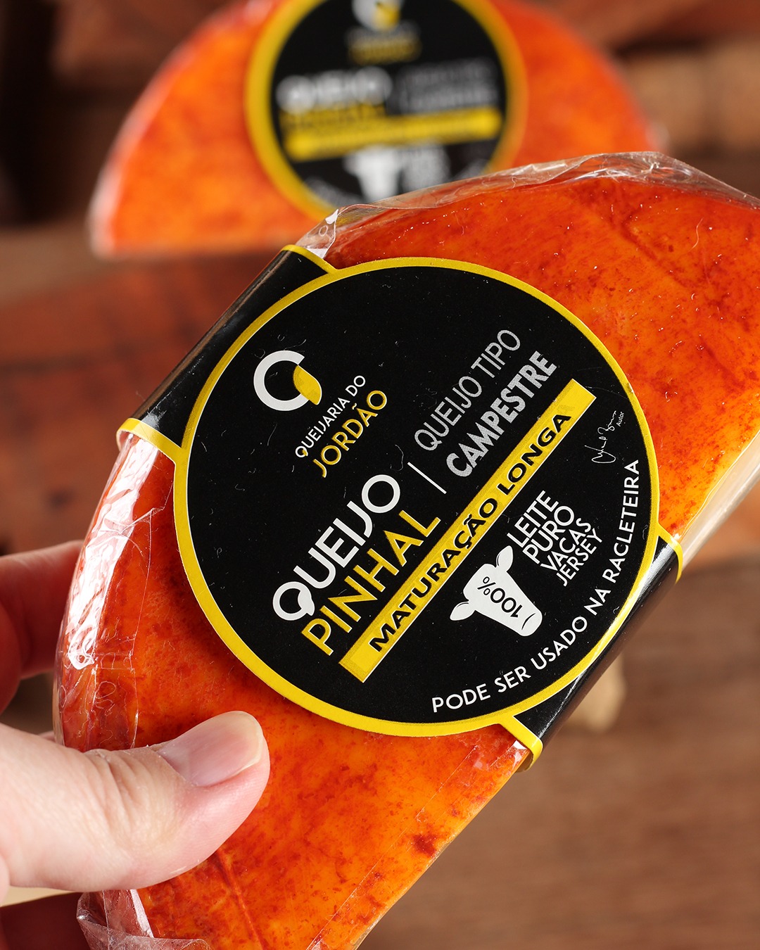 Queijo Pinhal Tipo Campestre Queijaria do Jordão maturação longa casca urucum leite Jersey