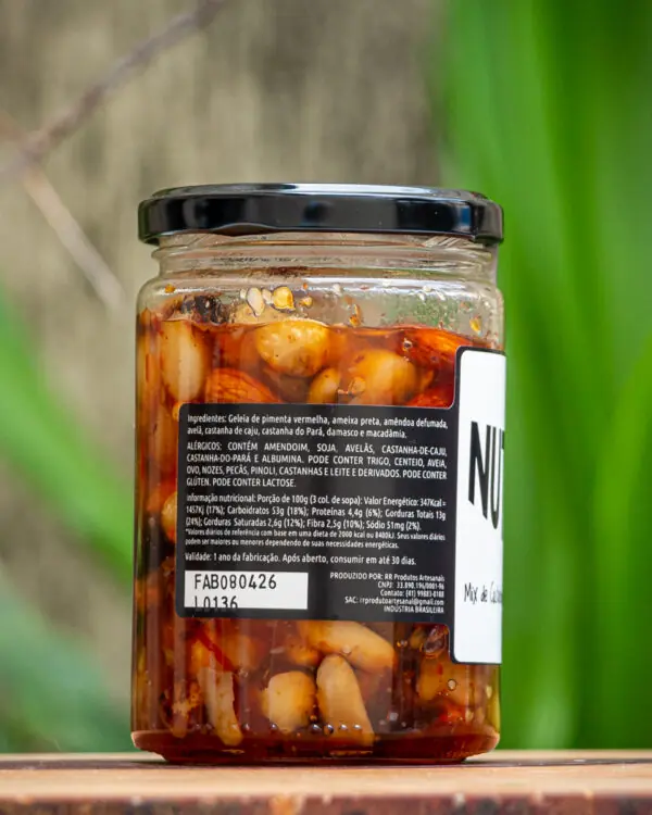 Detalhe do rótulo da geleia Nuts'n Jam Rutz exibindo ingredientes, tabela nutricional e dados do fabricante.