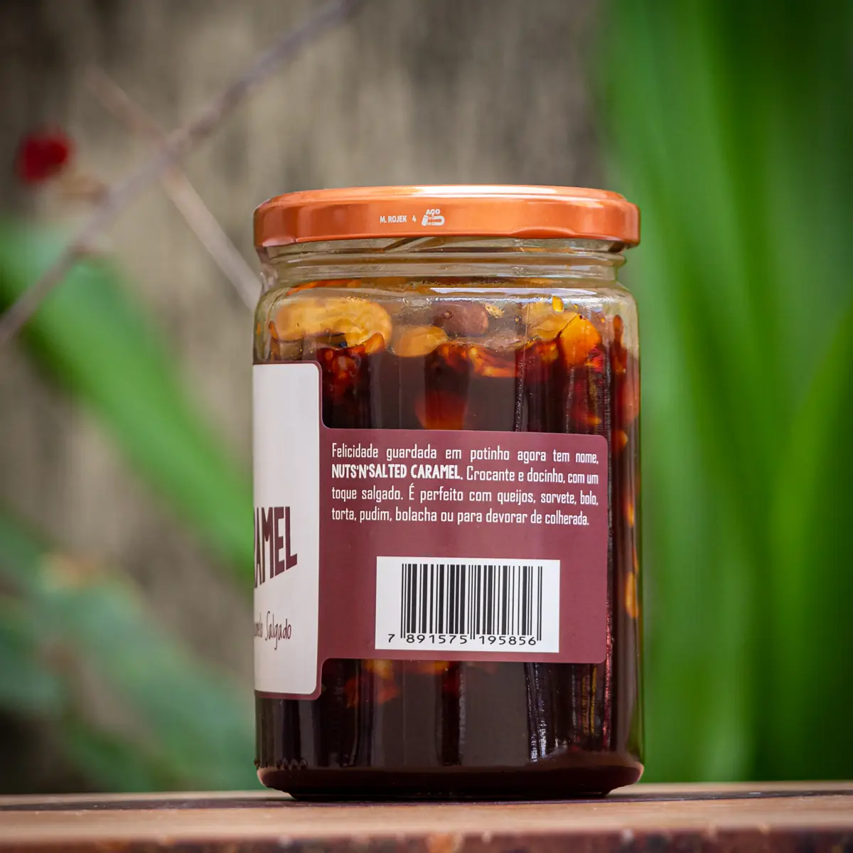 Modo de preparo e código de barras no rótulo da calda de caramelo com castanhas Rutz 350g.