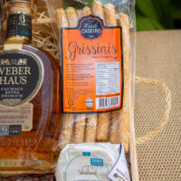 Cesta Ícones do Brasil - Cesta Gourmet com Queijos, Cachaça e Charcutaria - (9 itens)